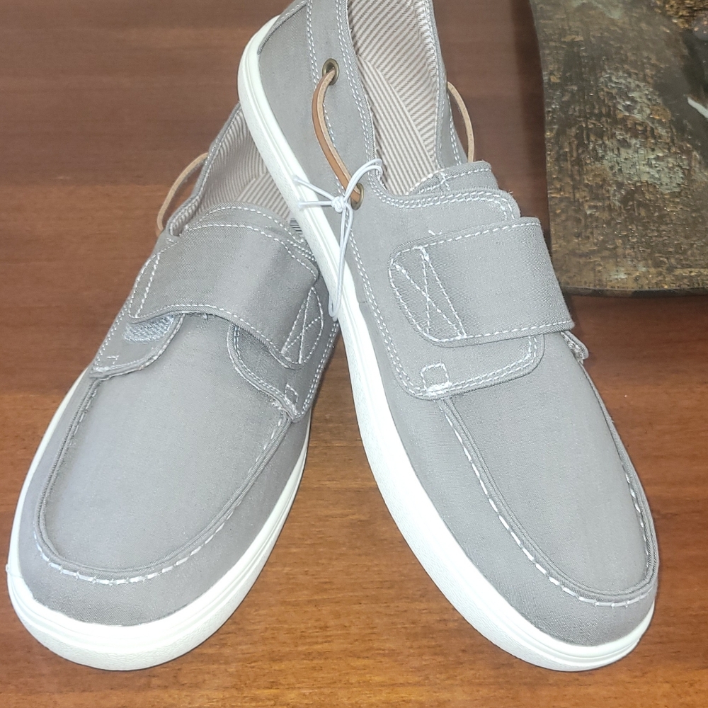 Boys boat shoes. Youth size 6